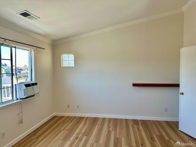 Building Photo - 923 Ferro Dr