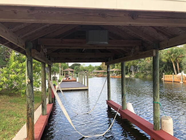 Building Photo - 4/3/2 Home on Saltwater Canal