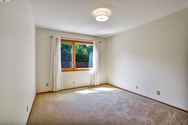Building Photo - 613 Huntleigh Dr