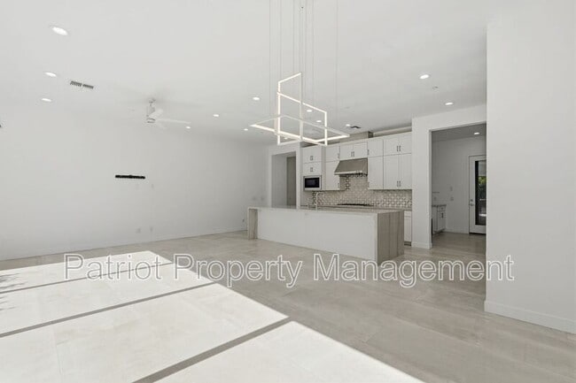 Building Photo - 7347 E Vista Bonita Dr