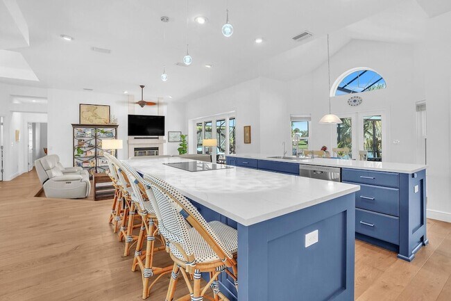 Building Photo - 8951 SE Marina Bay Dr