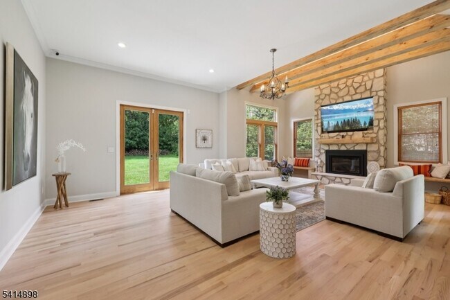 Building Photo - 5 Shores Rd