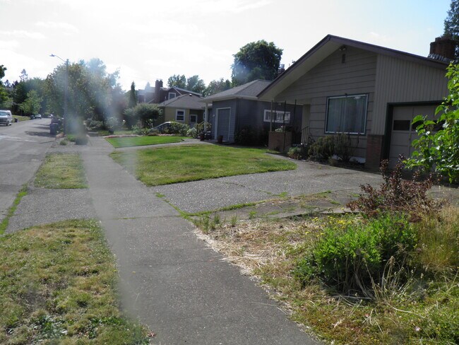 Building Photo - 4034 SE Rex St