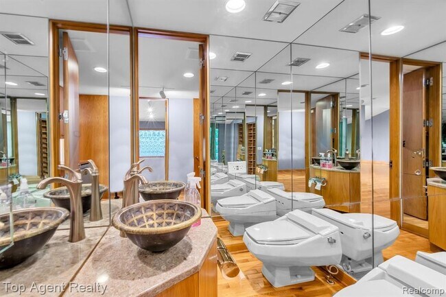 Building Photo - 5760 Snowshoe Cir