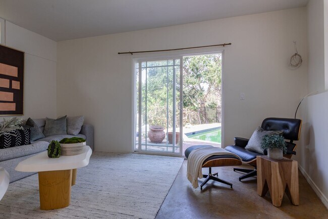 Building Photo - Beautiful Hollywood Hills Home For Lease!