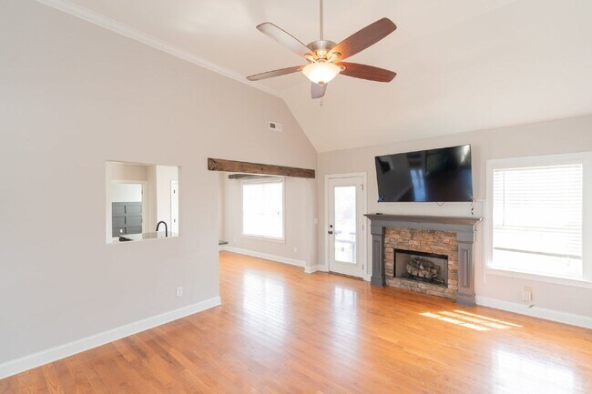 Building Photo - READY NOW!   Harrison Home with Finished Basement & Scenic Views