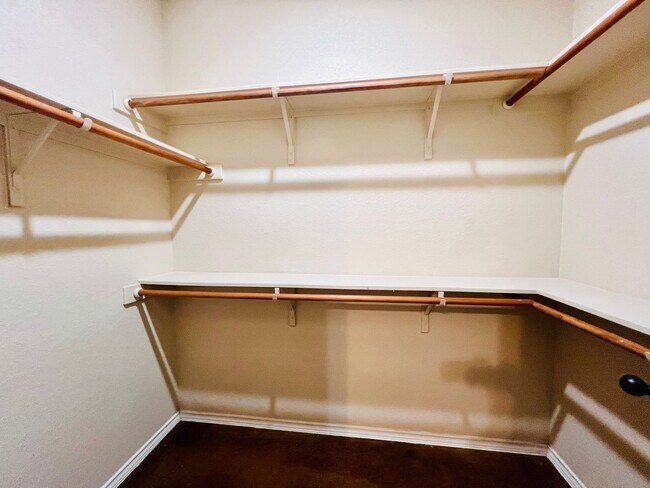 Building Photo - 10147 Westover Bluff