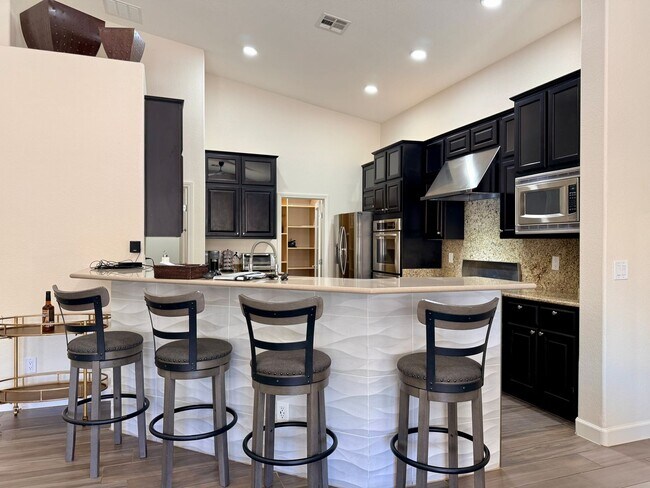 Building Photo - Welcome to this stunning 5-bedroom, 3-bath home located in the desirable Estates of Wigwam Ranch ...
