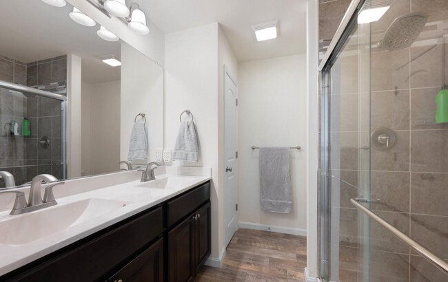 Building Photo - A Beautiful 3 Bedroom End Unit Townhouse