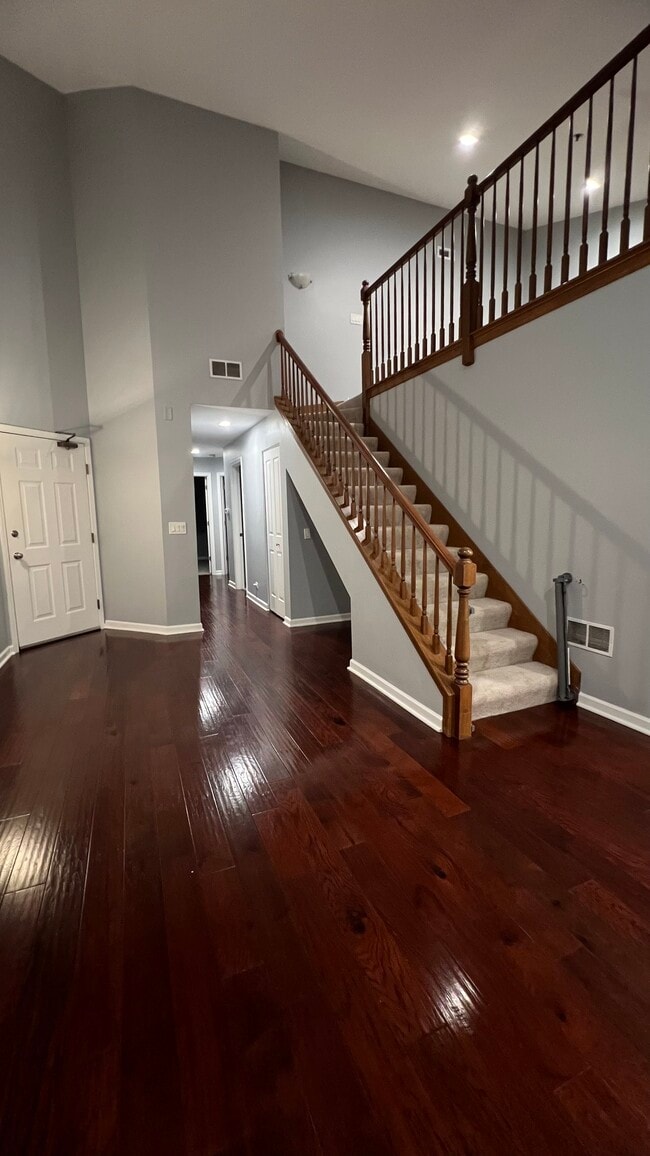 Building Photo - 475 Scots Dr