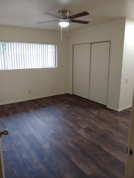 Building Photo - 493 E Vista Chino