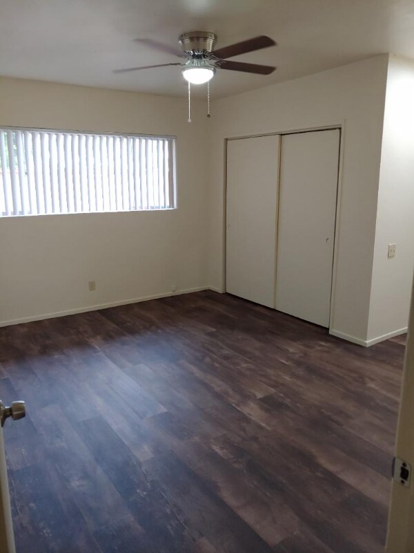 Building Photo - 493 E Vista Chino