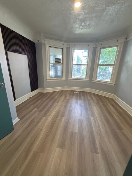 Building Photo - 27 Linden Ave