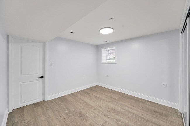 Building Photo - 1115 N Taylor Ave