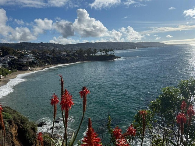 Building Photo - 1325 Cliff Dr