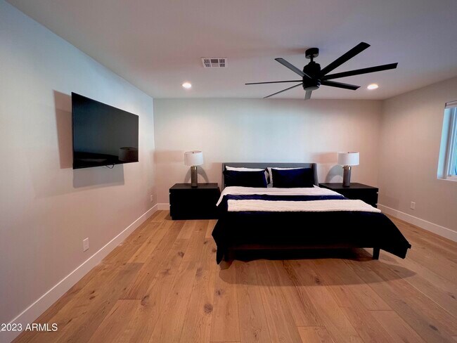 Building Photo - 3318 E Onyx Ave