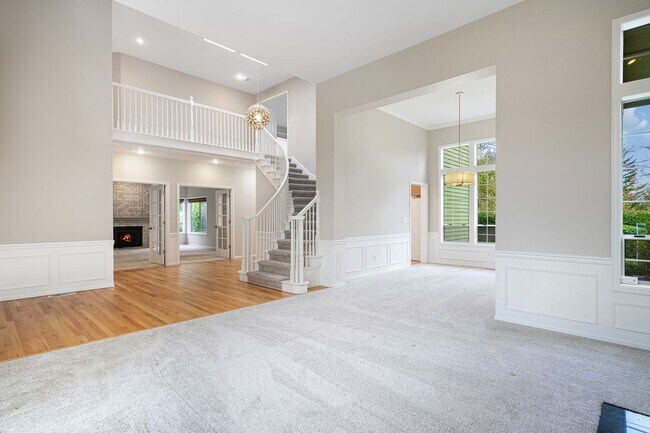 Building Photo - Spacious 5 Bedroom 3 Bath Home w/ 3-Car Garage and New Updates!