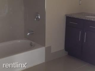 Building Photo - 1202 Summit Ave