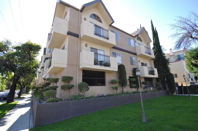 Primary Photo - 11434 Moorpark St