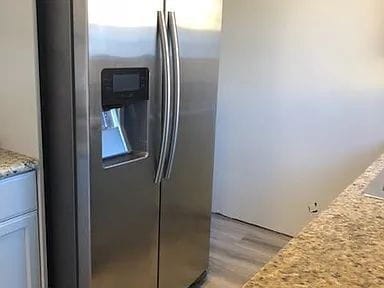 Building Photo - "Charming Burbank 2-Bed, 2-Bath Oasis on North Hollywood Way!"