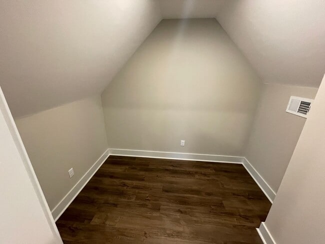 Building Photo - 2BA / 2BA FOR RENT