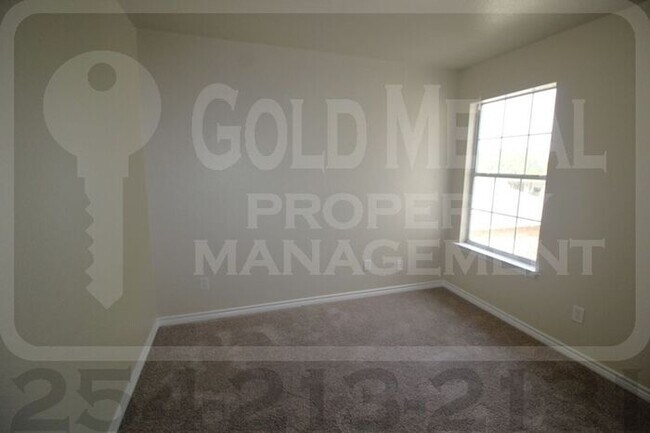 Building Photo - 4008 Cambridge Dr