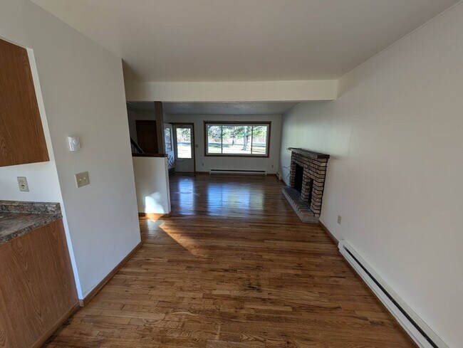 Building Photo - 877 Loon Lake Rd