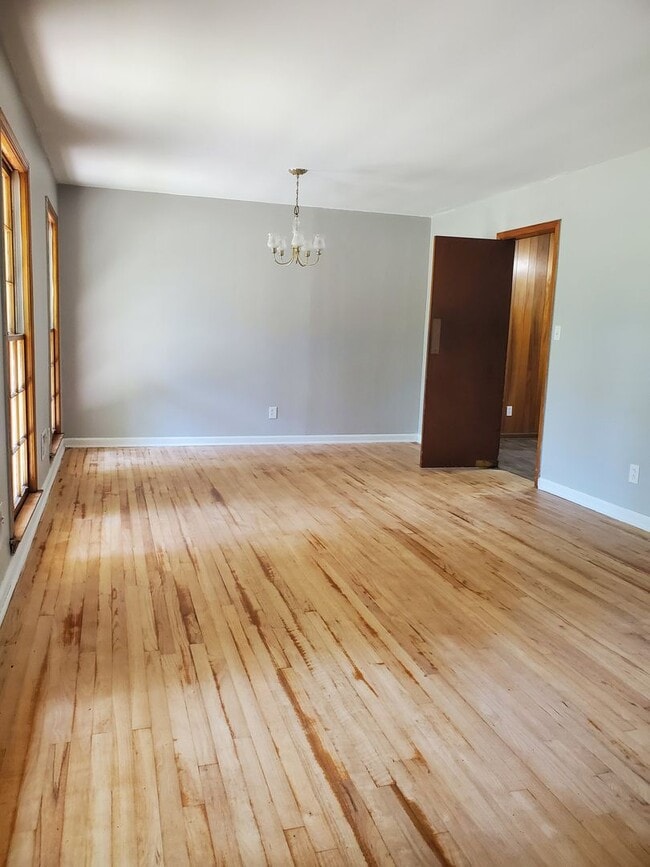 Building Photo - 218 Brookwood Dr