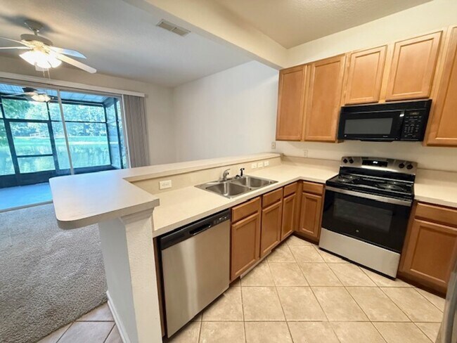 Building Photo - Beautiful 2-Bedroom Townhome with Loft and...
