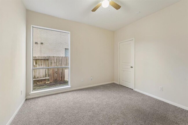 Building Photo - 14326 Tasmania Ct