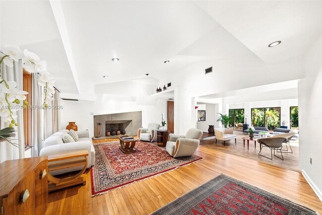 Building Photo - 5627 Granada Blvd