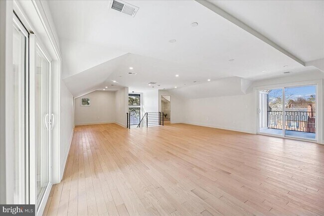 Building Photo - 4428 Albemarle St NW