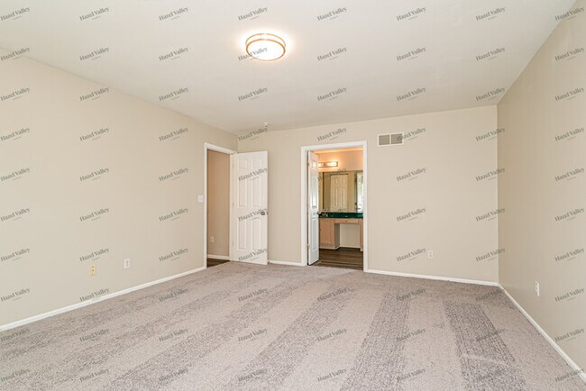 Building Photo - 27 Winding Trails Cir