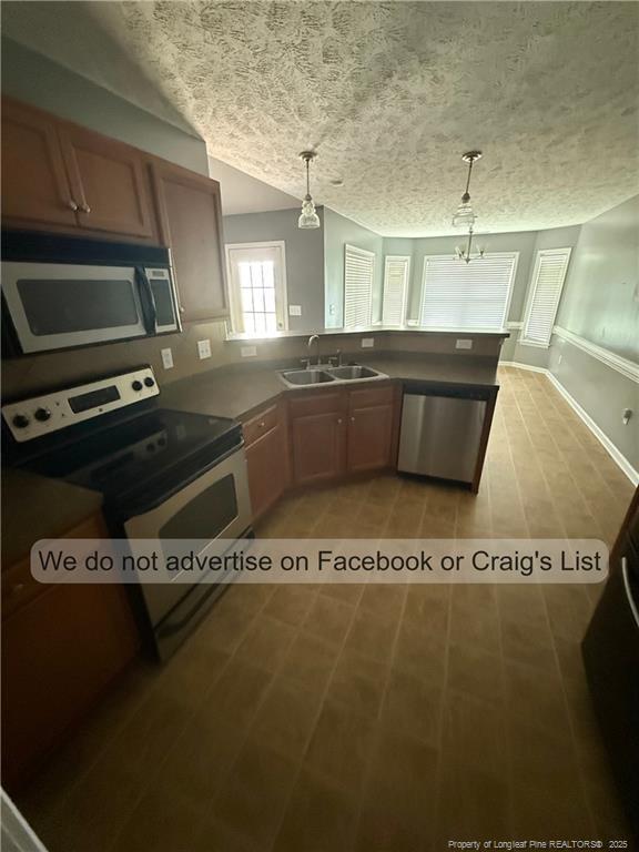 Building Photo - 421 Ivywood Ln