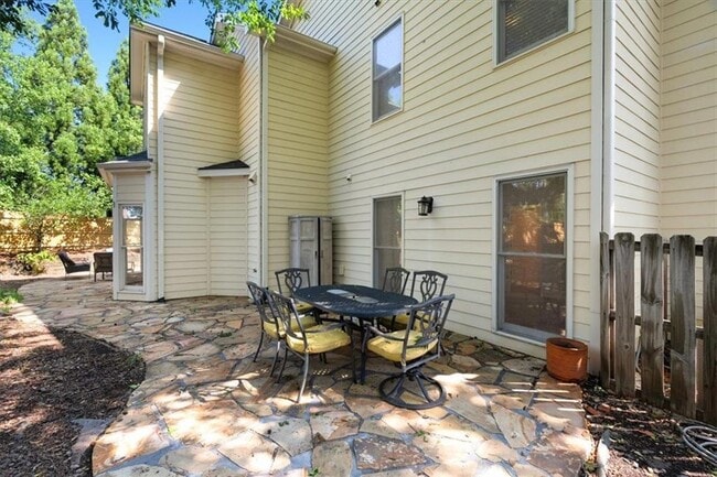 Building Photo - 1560 Oak Park Cove