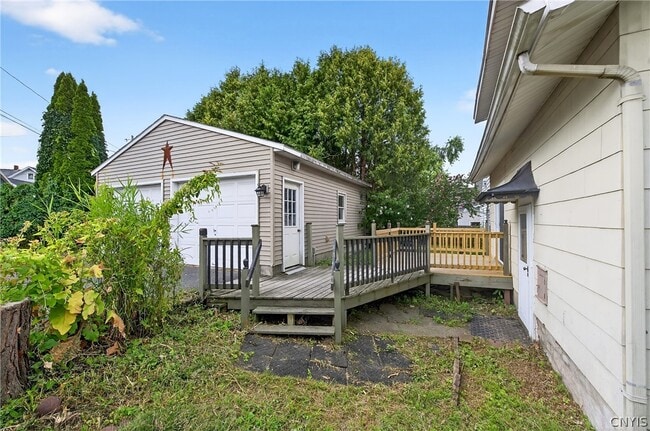 Building Photo - 111 Maplehurst Ave