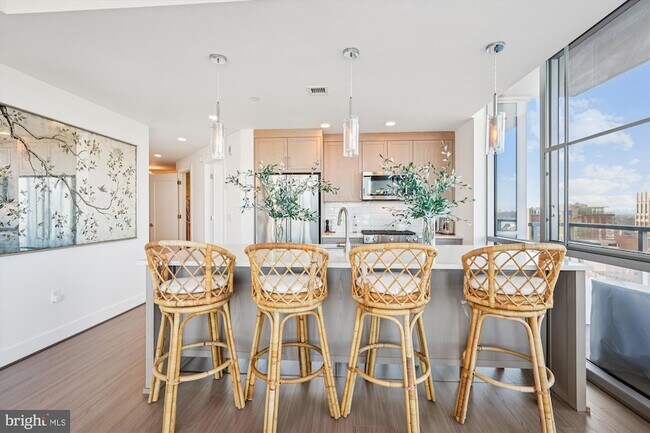 Building Photo - 930 Rose Ave