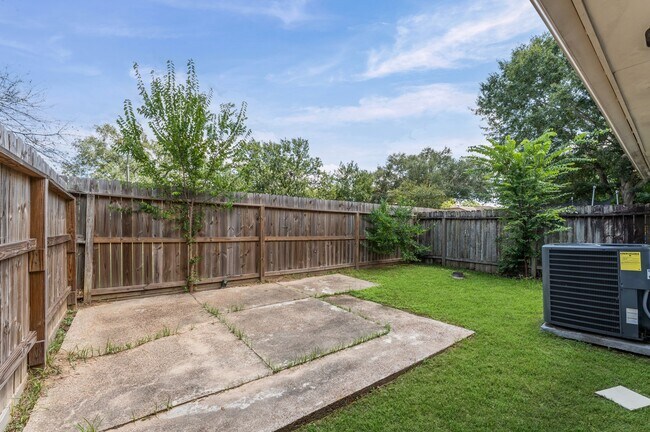 Building Photo - 5204 Beaverbrook Dr