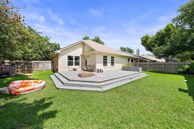 Building Photo - 3504 Flora Vista Loop