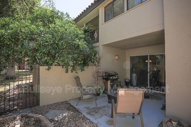 Building Photo - 4201 E Camelback Rd