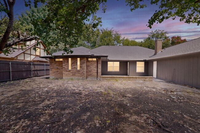 Building Photo - 2308 Chamberlain Dr