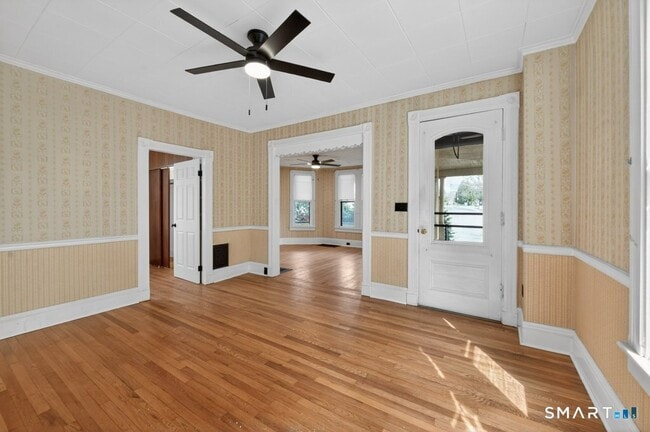 Building Photo - 164 W Main St