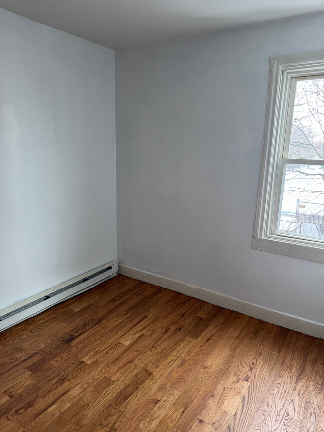 Building Photo - 39 Vinton St