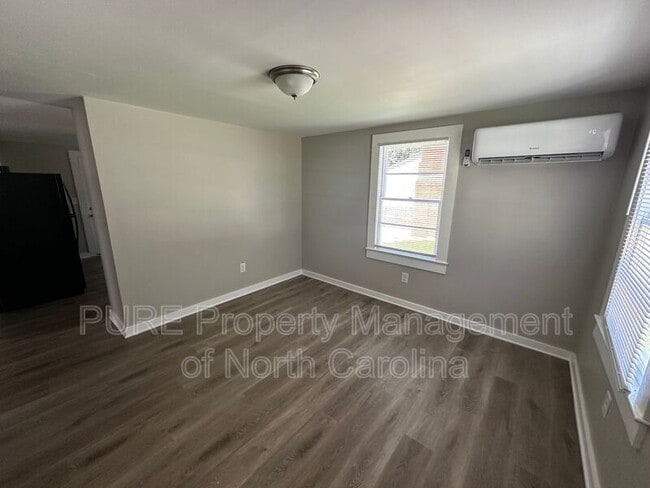 Building Photo - 204 Bookington Dr