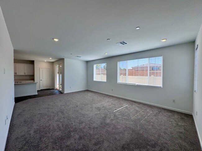 Building Photo - Brand new 4 bedroom Winchester home with a...