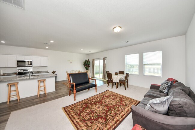 Building Photo - 4830 Highland Spgs Dr