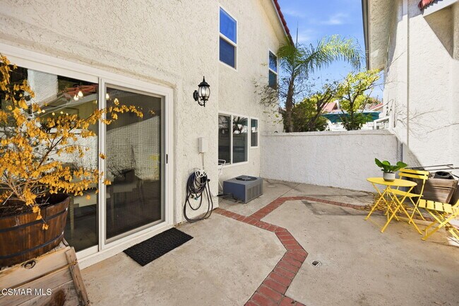 Building Photo - 974 Quarterhorse Ln