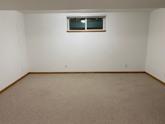 Building Photo - Beautiful 3 Bedroom Single Family Home in ...