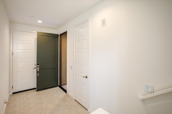 Building Photo - 28 Hideaway Loop