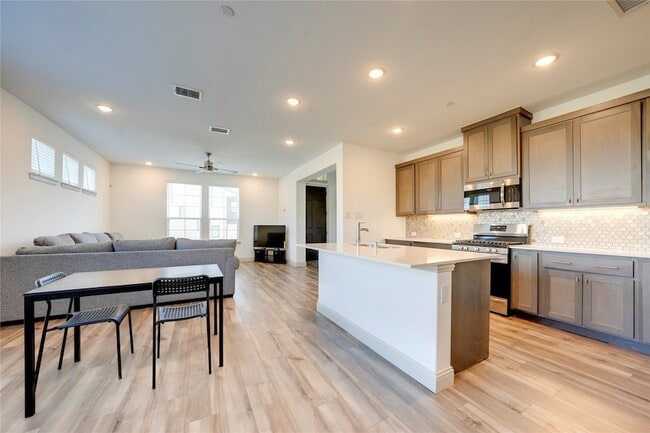 Building Photo - 3516 Zellwood Ln